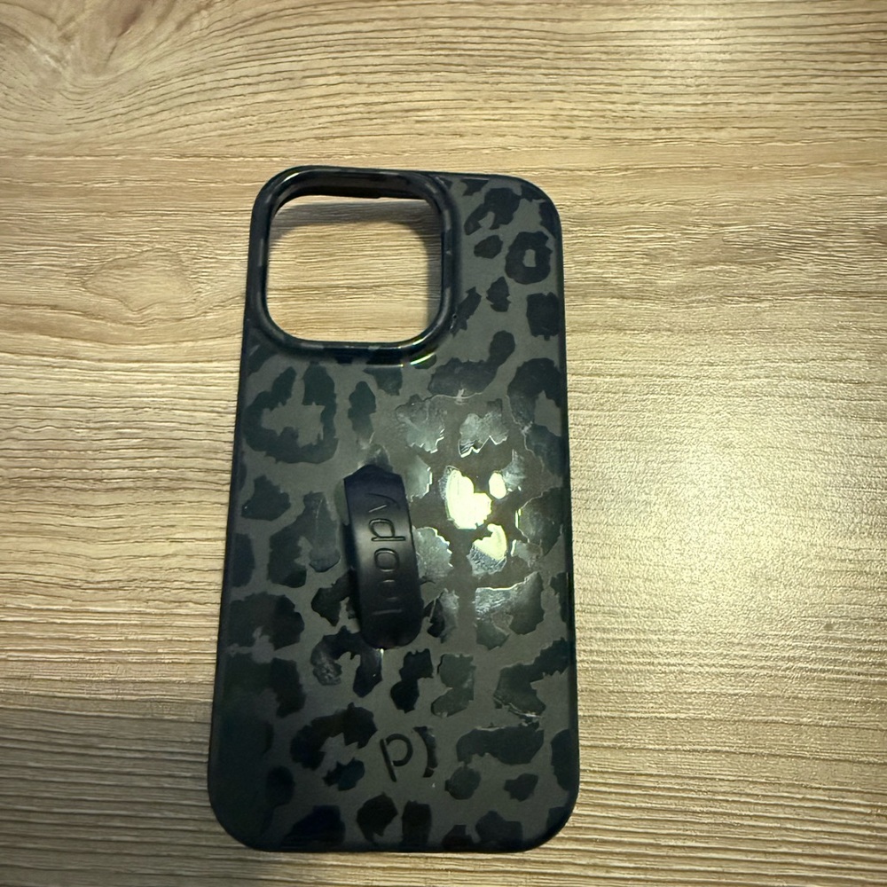 iPhone 14 Pro righty midnight leopard case